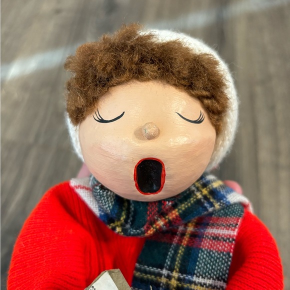 Vintage Paper Mache Christmas Caroler Hand Made Lady Silent Night Holiday Decor - Picture 6 of 12